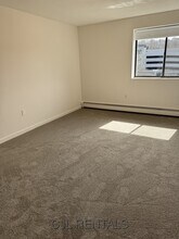 71 Montvale Ave in Stoneham, MA - Foto de edificio - Building Photo