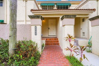 6508 Via Regina in Boca Raton, FL - Building Photo - Building Photo