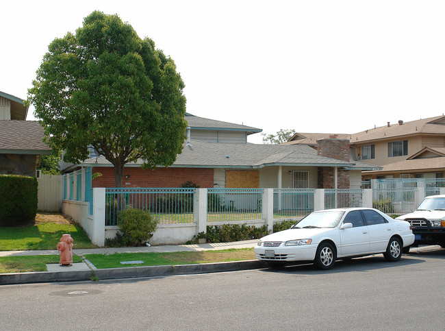 815 N OLIVE St in Orange, CA - Building Photo - Building Photo