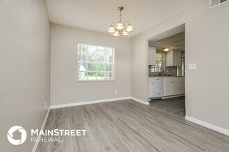 1690 Palm Leaf Dr in Brandon, FL - Foto de edificio - Building Photo