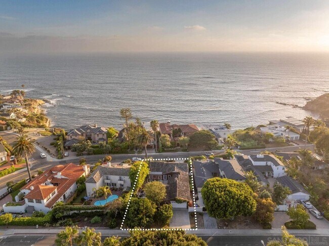 5839 Camino De La Costa in San Diego, CA - Building Photo - Building Photo
