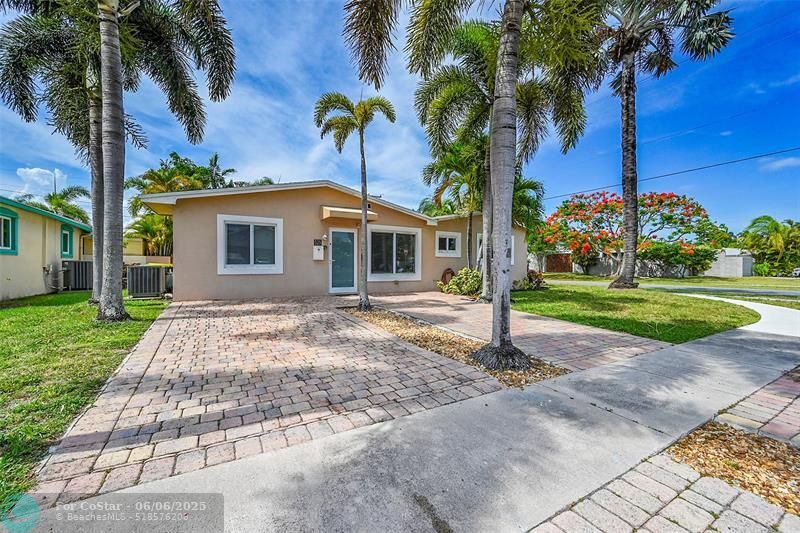 529 NE 2nd Pl in Dania Beach, FL - Building Photo