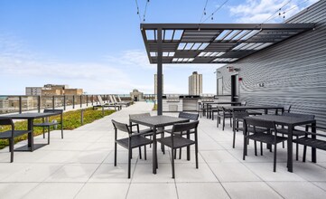 2500 N Sheridan Rd in Chicago, IL - Building Photo - Building Photo