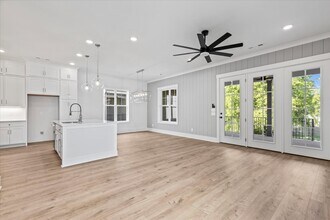 321 Old Shackle Island Rd in Hendersonville, TN - Building Photo - Building Photo