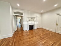 134 Pleasant St, Unit 3 in Brookline, MA - Foto de edificio - Building Photo