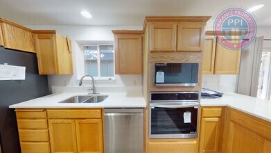 621 9th St in Lake Oswego, OR - Building Photo - Building Photo