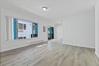 Bush Street in Portland, OR - Foto de edificio - Building Photo