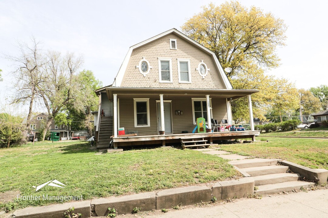 1000 Osage St in Manhattan, KS - Building Photo