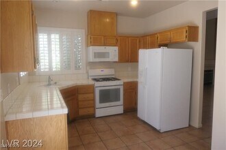 6665 Golden Pond Cir in Las Vegas, NV - Foto de edificio - Building Photo