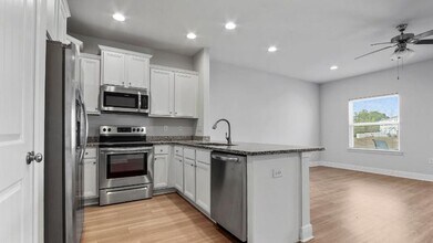 7479 Shadow Lake Dr in Panama City Beach, FL - Foto de edificio - Building Photo