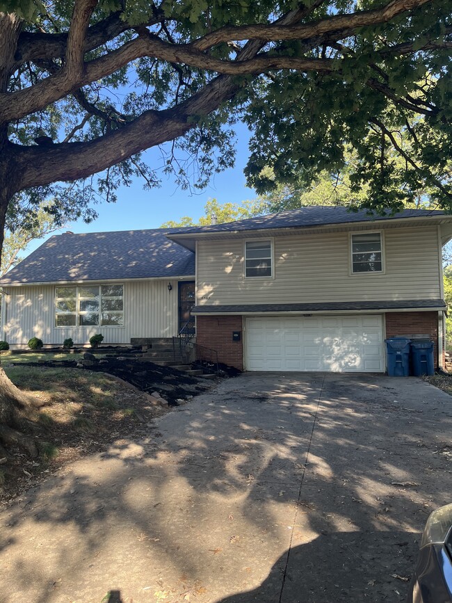 property at 6503 N Broadway