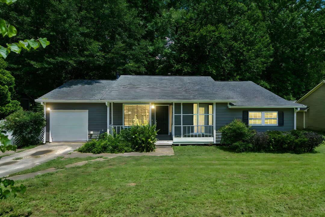 3045 Wildflower Ln SW in Snellville, GA - Building Photo