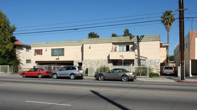 14835 Vanowen St in Van Nuys, CA - Building Photo - Building Photo