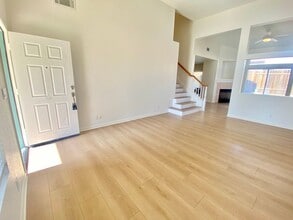 590 Vista Del Sol in Camarillo, CA - Building Photo - Building Photo