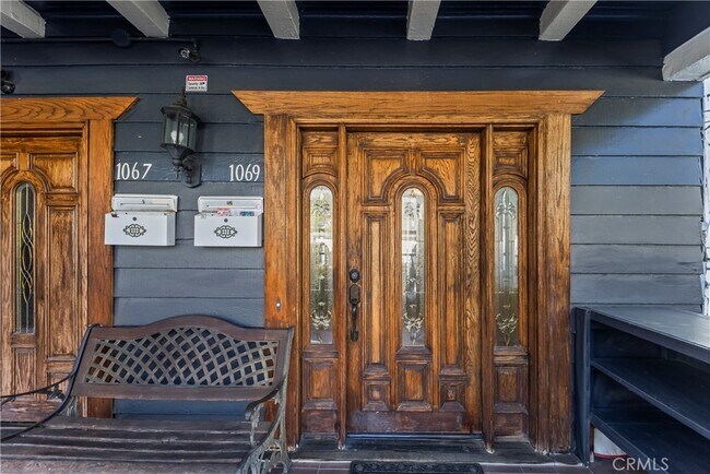 1069 Laguna Ave in Los Angeles, CA - Building Photo - Building Photo