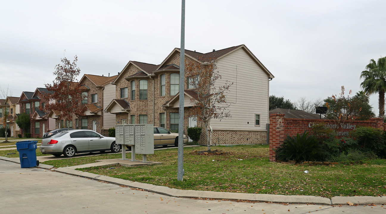 Champions Valley Townhomes in Houston, TX - Building Photo