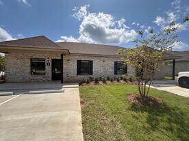 Woodview in Woodworth, LA - Building Photo