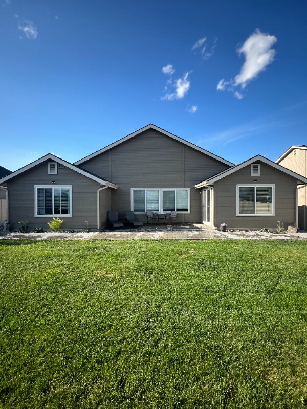 3709 E Warm Creek Ave in Nampa, ID - Building Photo - Building Photo