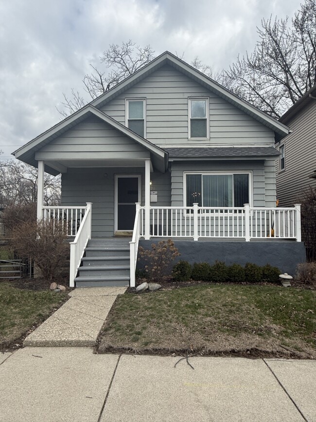 property at 221 E Bennett St