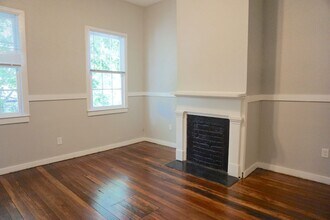 303 W Waldburg St in Savannah, GA - Building Photo - Building Photo