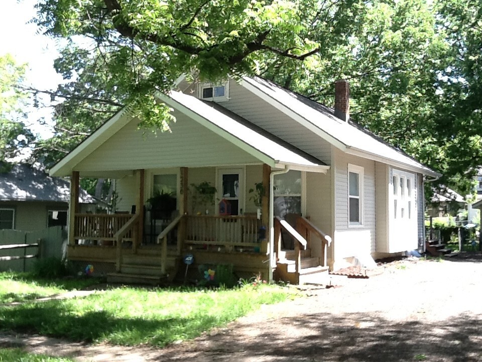 1230 SW Medford Ave in Topeka, KS - Building Photo