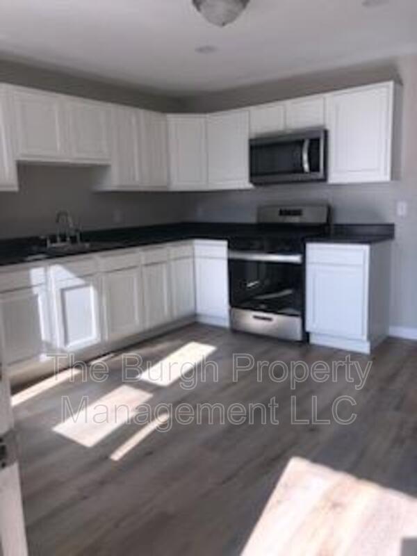 118 W 8th Ave-Unit -Apt 3A in Homestead, PA - Building Photo - Building Photo