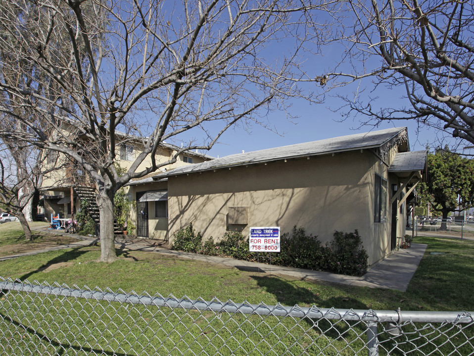 702-706 E Mission Ave in Escondido, CA - Building Photo