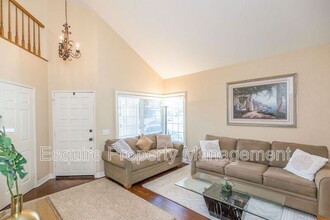 5181 Via Calderon in Camarillo, CA - Building Photo - Building Photo