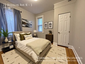 22 Rosslyn Ave N in Hamilton, ON - Building Photo - Building Photo