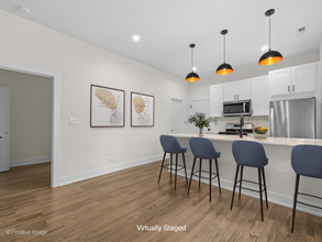 2142 N Maplewood Ave-Unit -1R in Chicago, IL - Building Photo - Building Photo