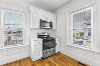 305 Medford St in Somerville, MA - Building Photo - Building Photo