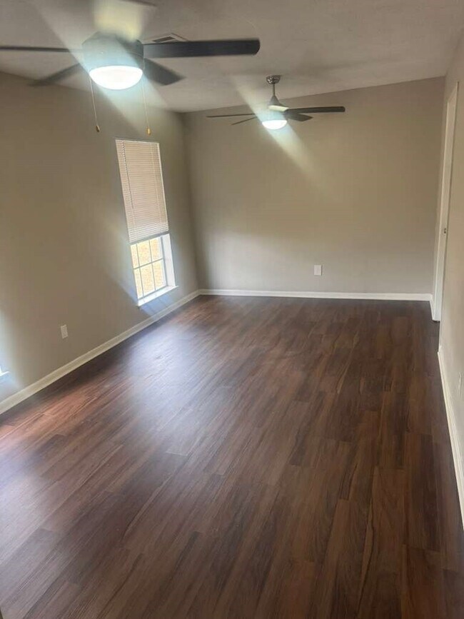 3120 Royal St in Baytown, TX - Building Photo - Building Photo