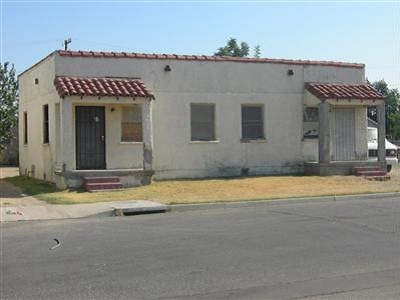 114 E 6th St in Bakersfield, CA - Foto de edificio