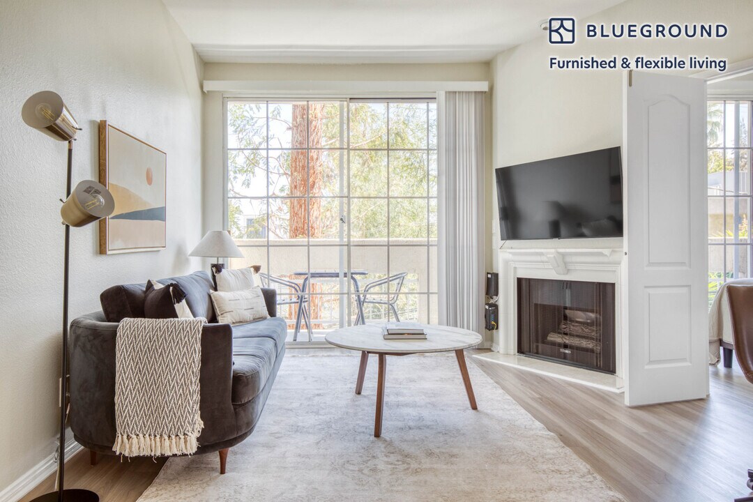 114 N Doheny Dr in West Hollywood, CA - Building Photo
