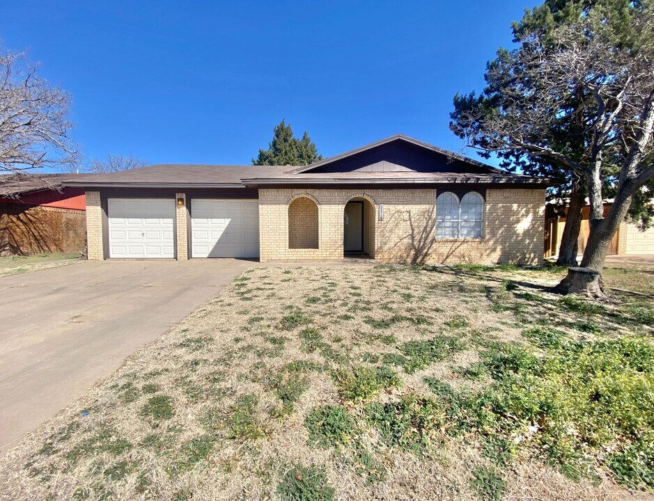 5716 2nd Pl in Lubbock, TX - Building Photo