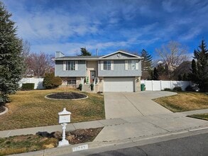 11713 S Eagle Ridge Dr in Sandy, UT - Foto de edificio - Building Photo