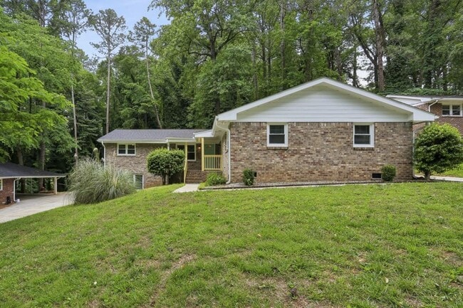 2889 White Oak Dr