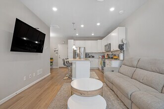 1837 S Poplar Ct in Denver, CO - Foto de edificio - Building Photo