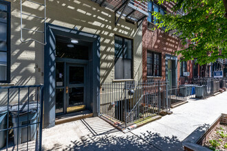 423 E 82nd St in New York, NY - Building Photo - Building Photo