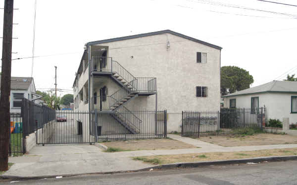 3120 W 71st St in Los Angeles, CA - Building Photo