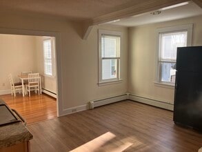 18 Church St, Unit 2 in Uxbridge, MA - Building Photo - Building Photo