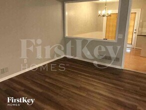 9951 Parkhill St in Lenexa, KS - Foto de edificio - Building Photo