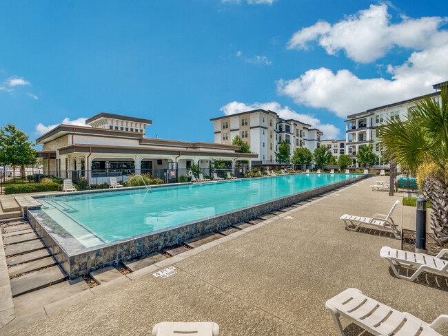 Palermo by the Park in Frisco, TX - Foto de edificio - Building Photo