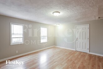 4622 Karen Dr in Lawrence, IN - Foto de edificio - Building Photo