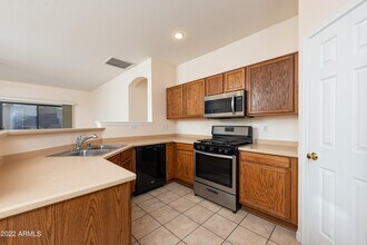 7030 S 30th St in Phoenix, AZ - Building Photo - Building Photo