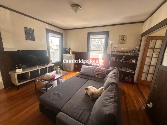 543 Broadway in Somerville, MA - Foto de edificio - Building Photo