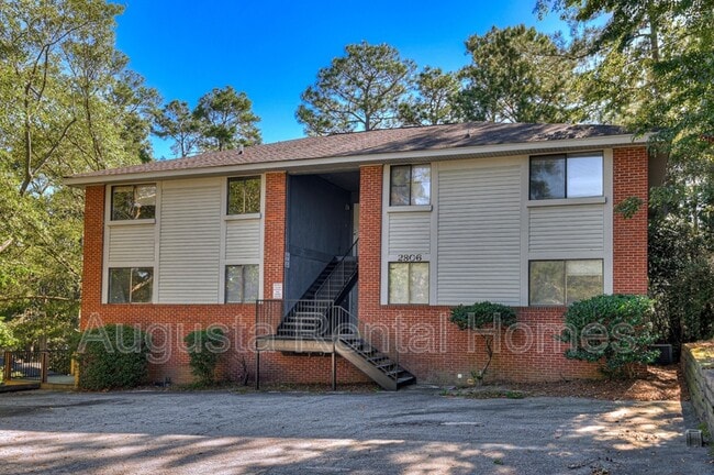 property at 2806 Thomas Ln