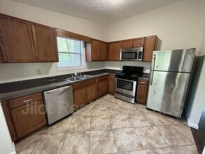 221 Rustic Ridge Dr NE in Kennesaw, GA - Building Photo - Building Photo