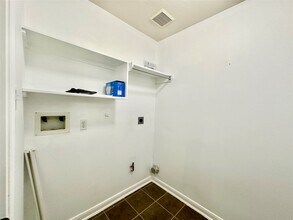 8135 Azure Brook Dr in Houston, TX - Building Photo - Building Photo