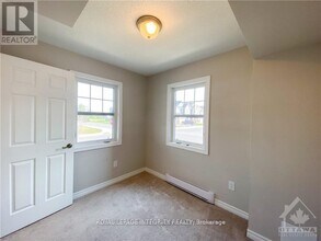 894 Fameflower St in Ottawa, ON - Building Photo - Building Photo